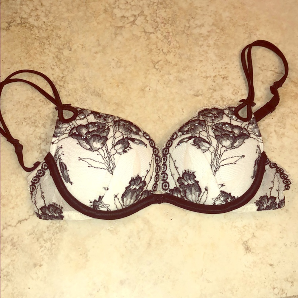Victoria’s secret bra 32a